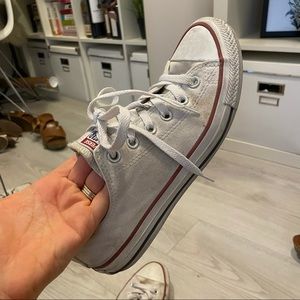 White classic converse 9.5
